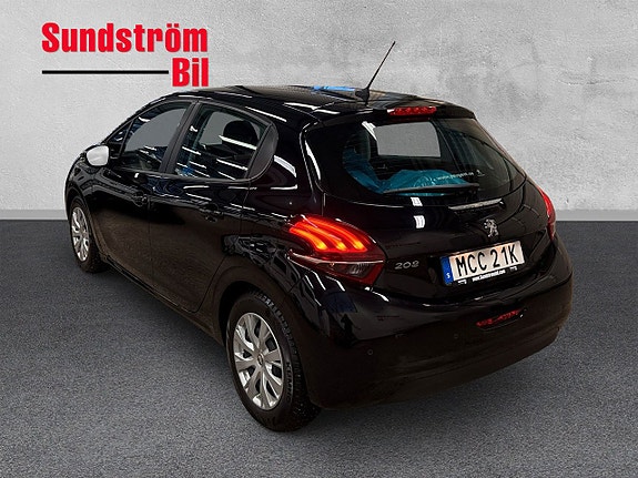 Peugeot 208 8 of 23