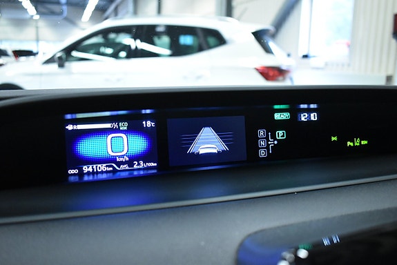 Toyota Prius 16 of 23