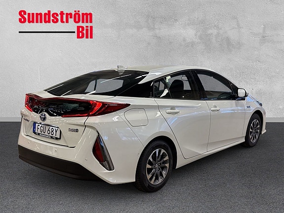 Toyota Prius 7 of 23