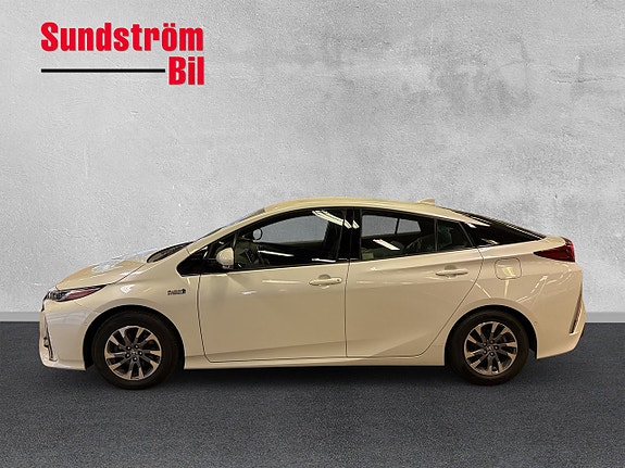 Toyota Prius 4 of 5