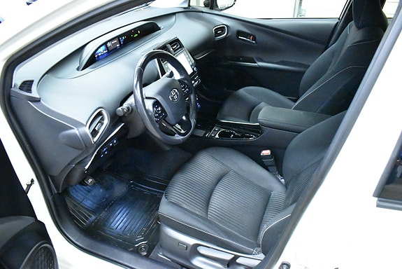 Toyota Prius 11 of 23