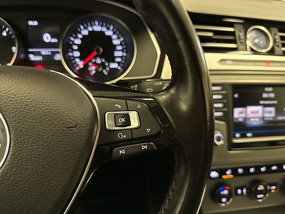 Volkswagen Passat 17 of 26