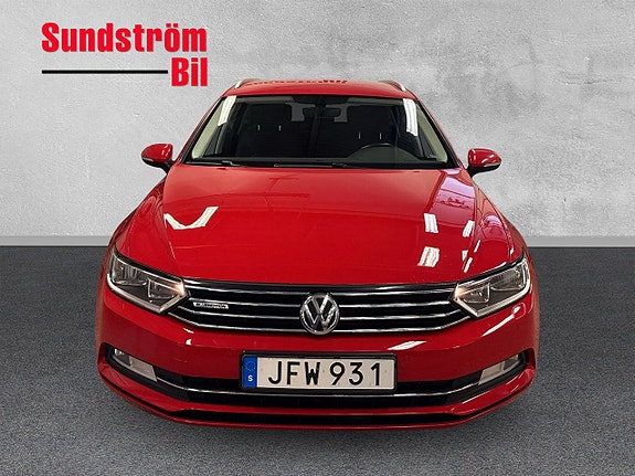 Volkswagen Passat 9 of 26