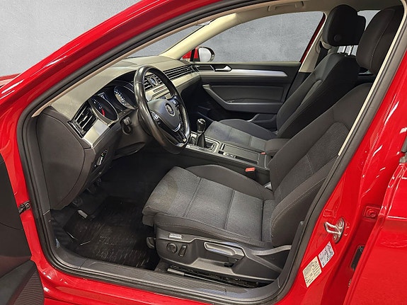 Volkswagen Passat 11 of 26