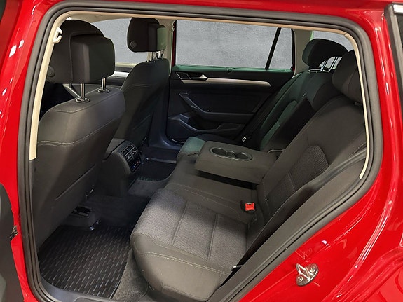 Volkswagen Passat 13 of 26