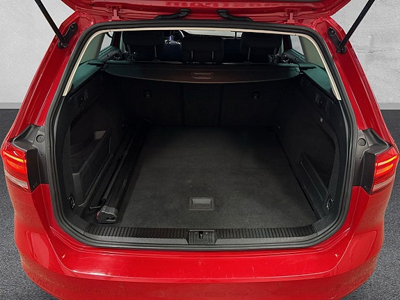 Volkswagen Passat 10 of 26