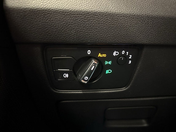 Volkswagen Passat 24 of 26