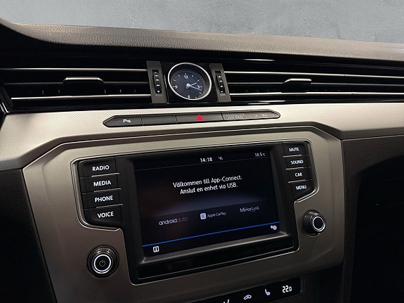 Volkswagen Passat 19 of 26