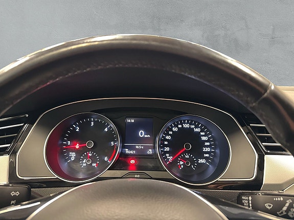 Volkswagen Passat 15 of 26