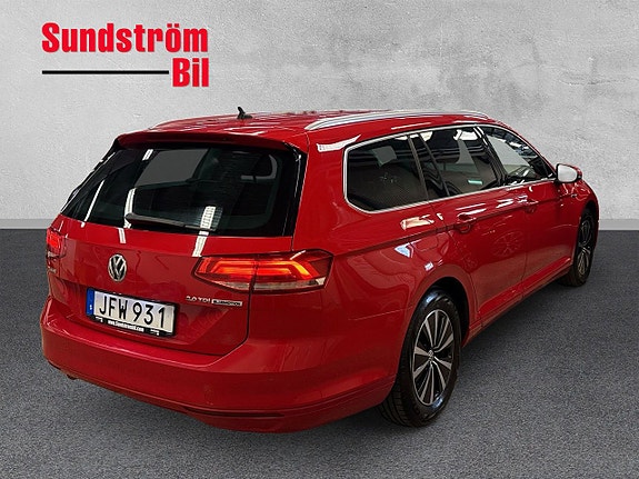 Volkswagen Passat 7 of 26