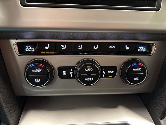 Volkswagen Passat 20 of 26
