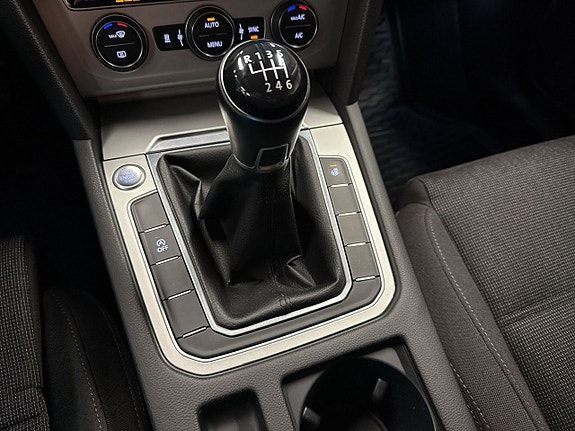 Volkswagen Passat 21 of 26