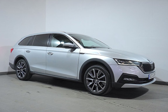 Skoda Octavia Scout 3 of 5