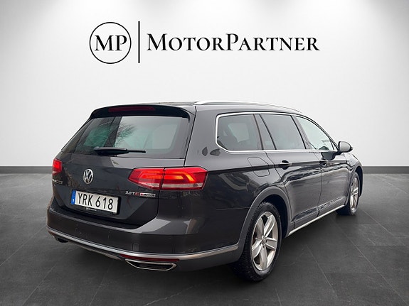 Volkswagen Passat Alltrack 7 of 18