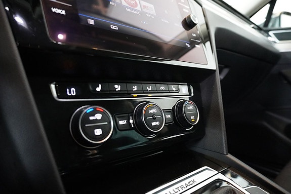 Volkswagen Passat Alltrack 18 of 18