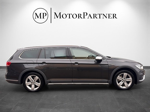 Volkswagen Passat Alltrack 8 of 18