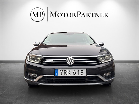 Volkswagen Passat Alltrack 3 of 5