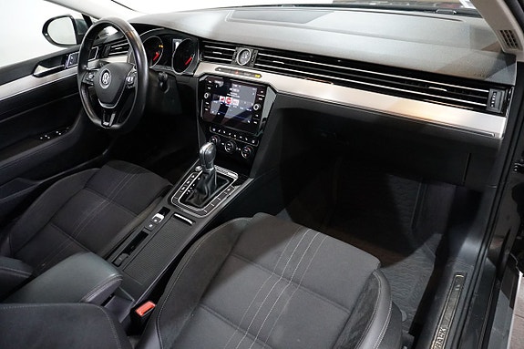 Volkswagen Passat Alltrack 12 of 18
