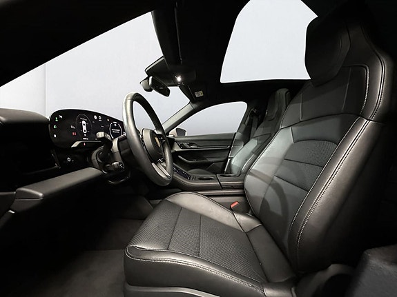 Porsche Taycan 13 of 27