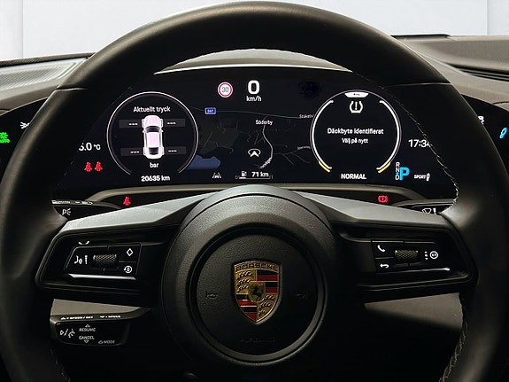 Porsche Taycan 19 of 27