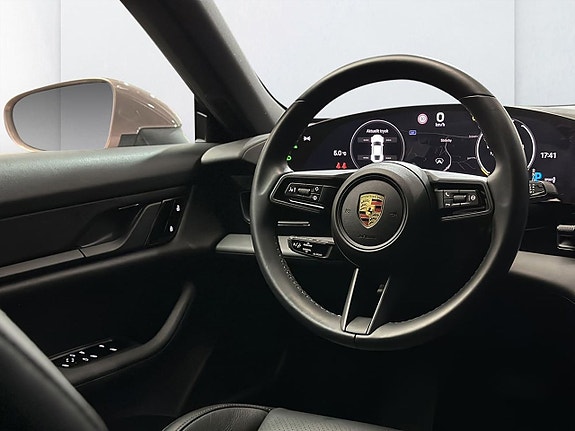 Porsche Taycan 18 of 27