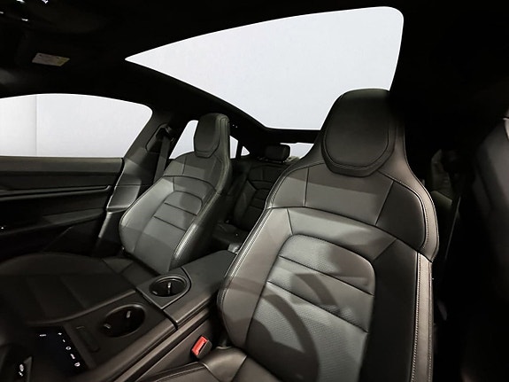 Porsche Taycan 14 of 27