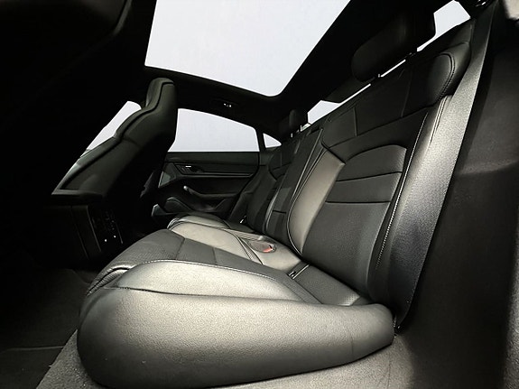 Porsche Taycan 16 of 27