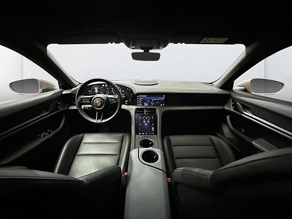 Porsche Taycan 17 of 27