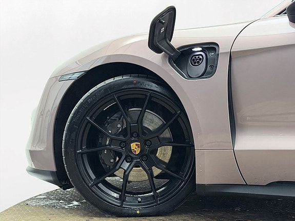 Porsche Taycan 11 of 27
