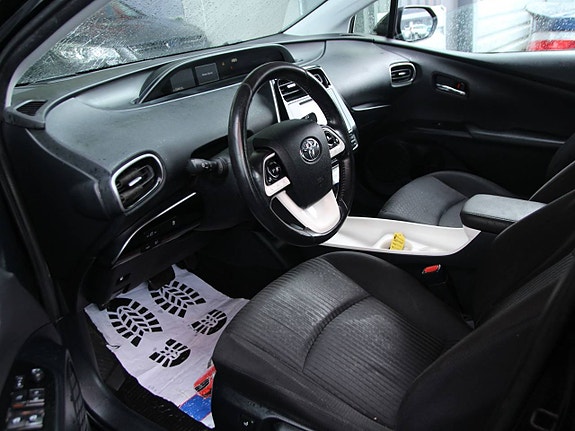 Toyota Prius 13 of 18