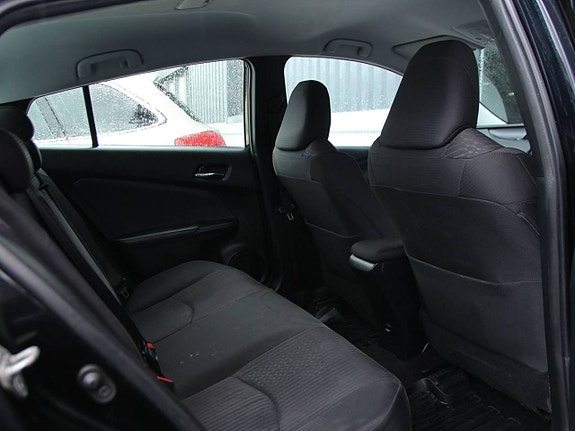 Toyota Prius 9 of 18