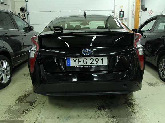 Toyota Prius 3 of 5