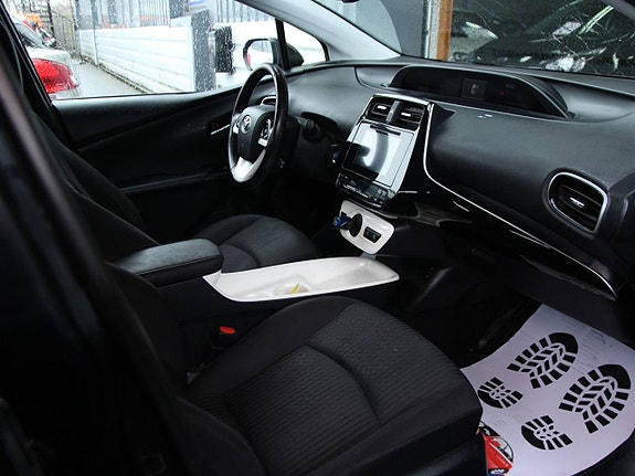Toyota Prius 7 of 18