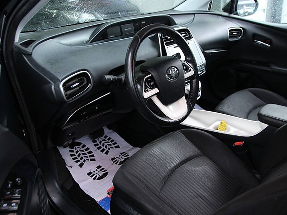 Toyota Prius 12 of 18