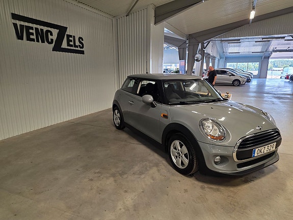MINI One 2 of 10