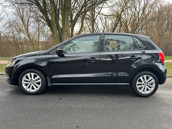 Volkswagen Polo 2 of 5