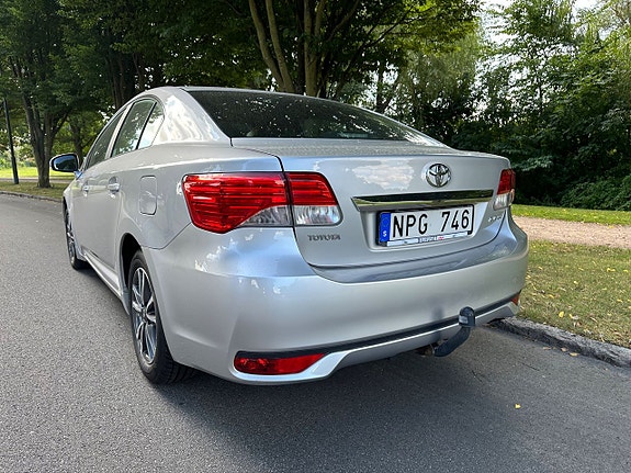 Toyota Avensis 3 of 5
