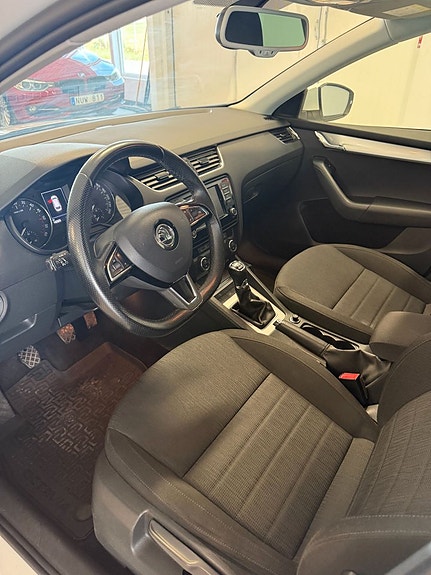 Skoda Octavia 6 of 16