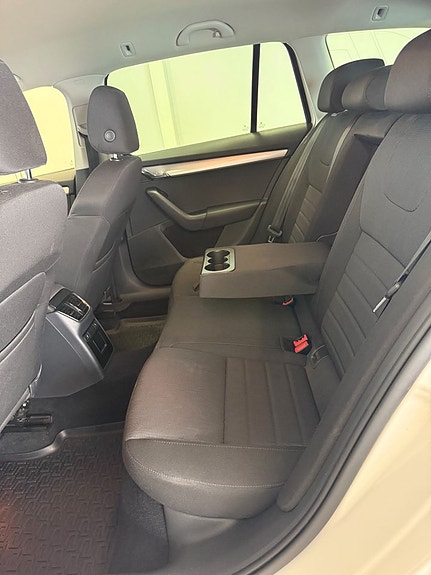 Skoda Octavia 10 of 16
