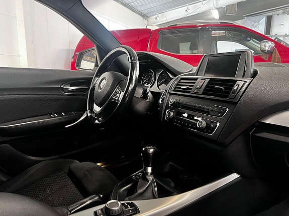 BMW 120 8 of 16