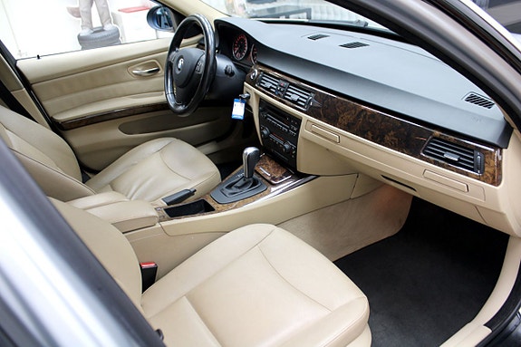 BMW 330d 17 of 23
