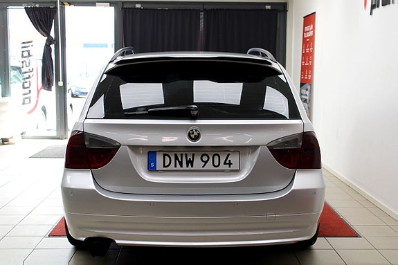 BMW 330d 6 of 23