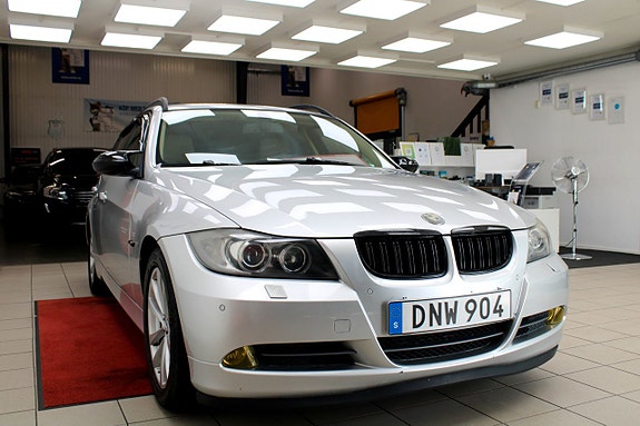 BMW 330d 4 of 5