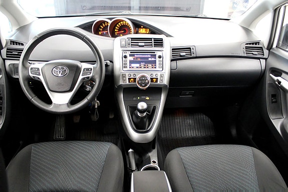 Toyota Verso 11 of 26