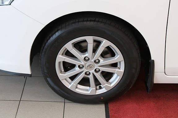 Toyota Verso 23 of 26