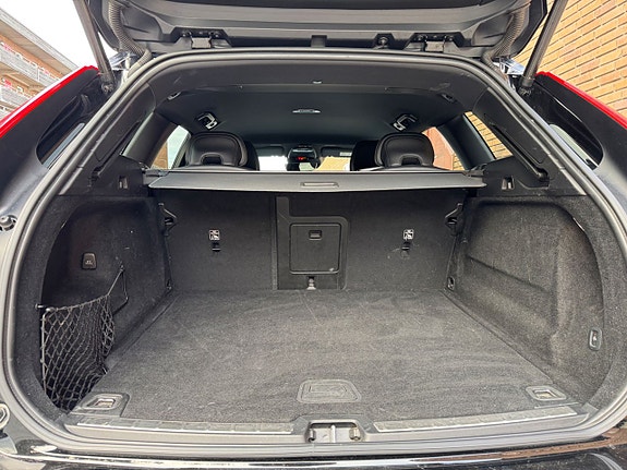 Volvo XC60 13 of 25