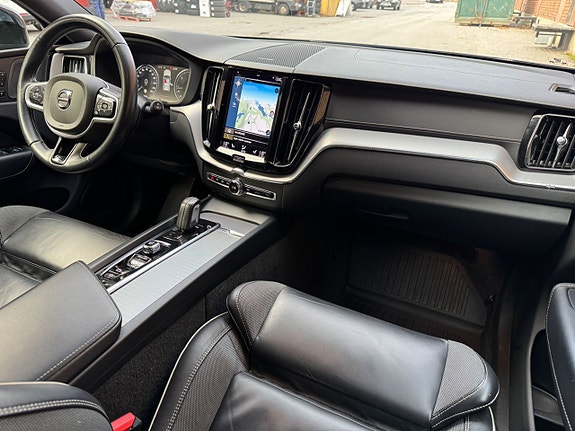Volvo XC60 11 of 25