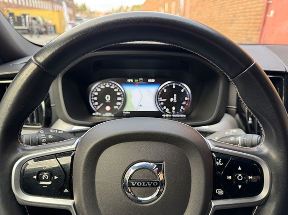 Volvo XC60 15 of 25