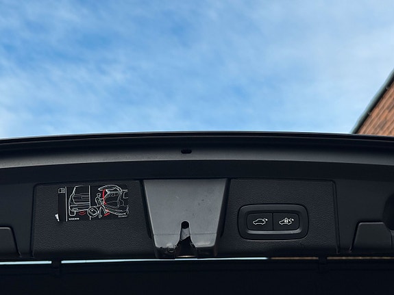 Volvo XC60 14 of 25