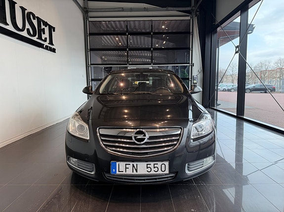 Opel Insignia 2 of 5